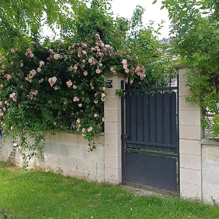 Сasa de vacaciones Cosy 2 Persons With Free Wifi And Parking Chez Mostarlic Bouconville